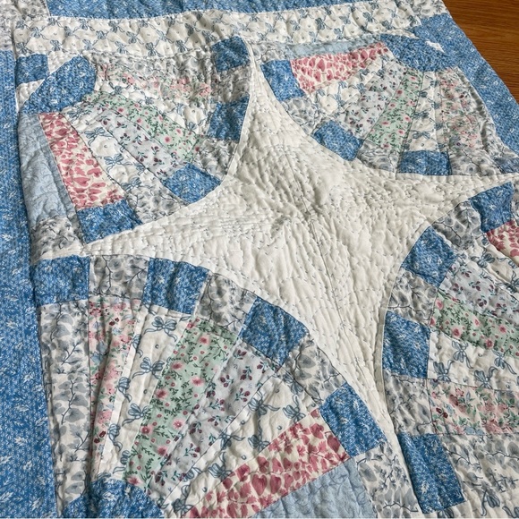 Quilted standard pillow shams - Picture 3 of 4